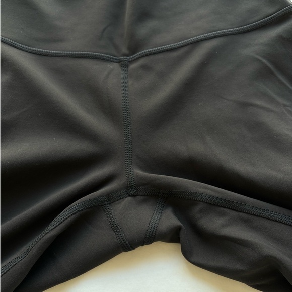 Lululemon Black High Rise Biker Shorts Size 6 - Picture 6 of 6